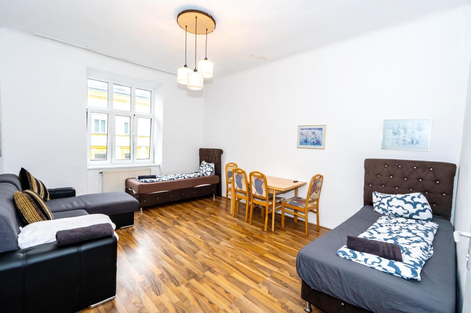 Homestay Family - 7 Minutes To Schoenbrunn Palace Vienna