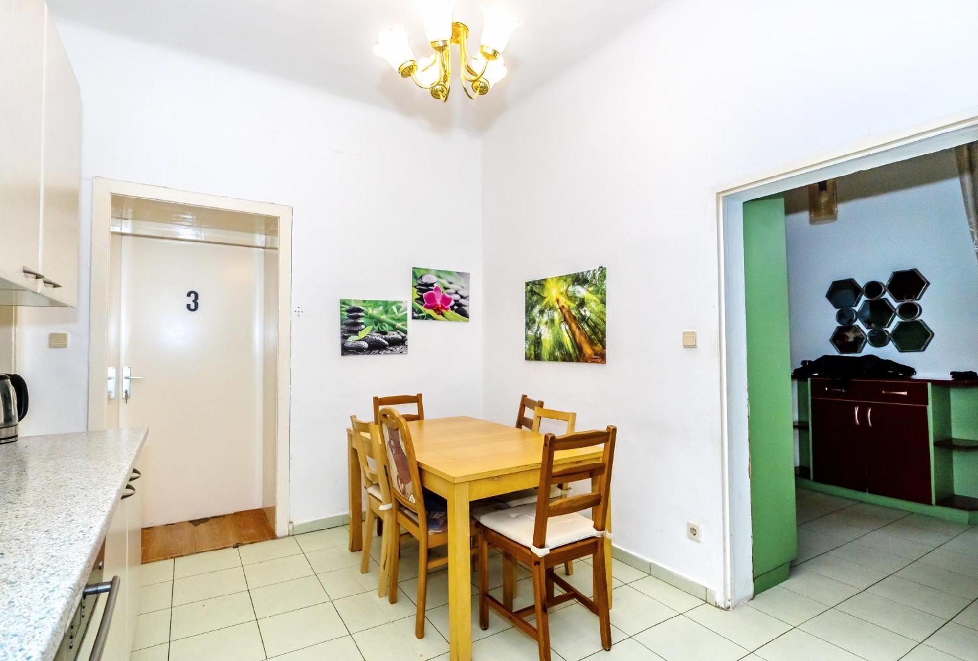 Family - 7 Minutes To Schoenbrunn Palace Homestay *