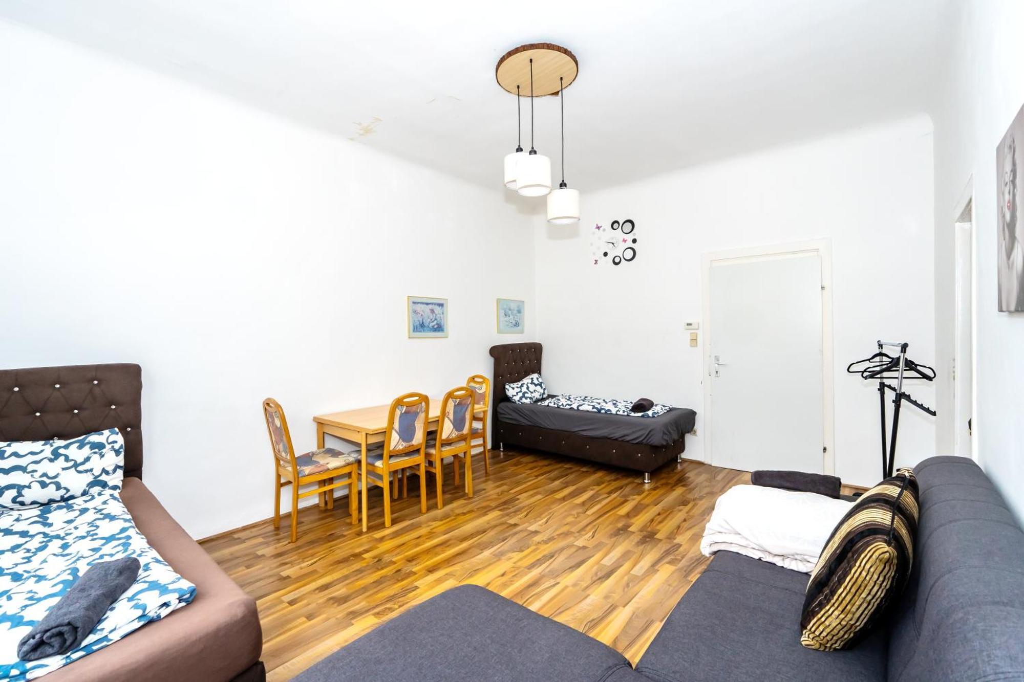 Homestay Family - 7 Minutes To Schoenbrunn Palace Vienna